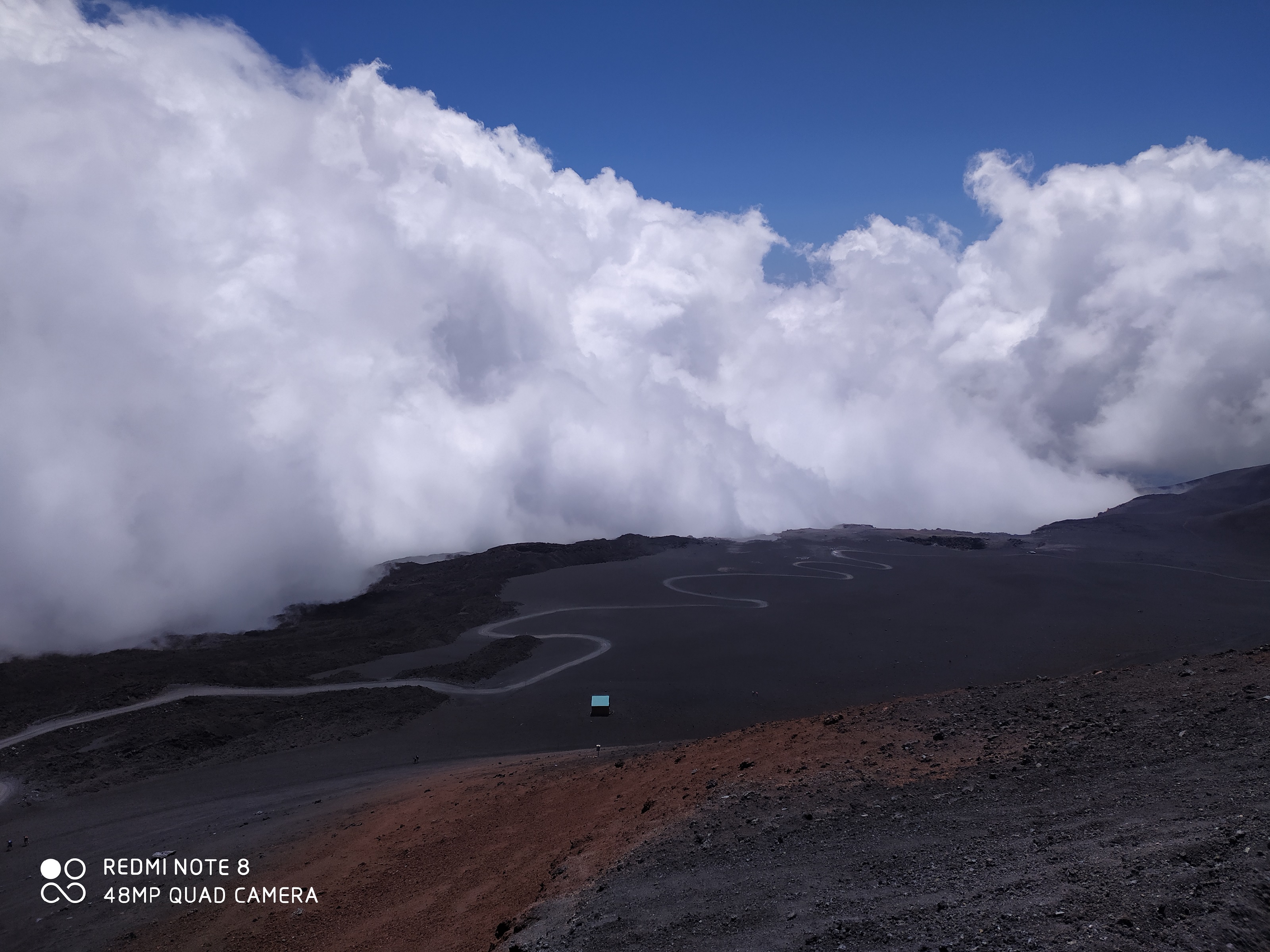 Etna - Strada sterrata che sale alla Torre del Filosofo